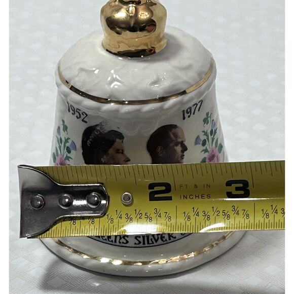 1977 BELL Queen Elizabeth's Silver Jubilee Ceramic England Souvenir - Picture 9 of 11
